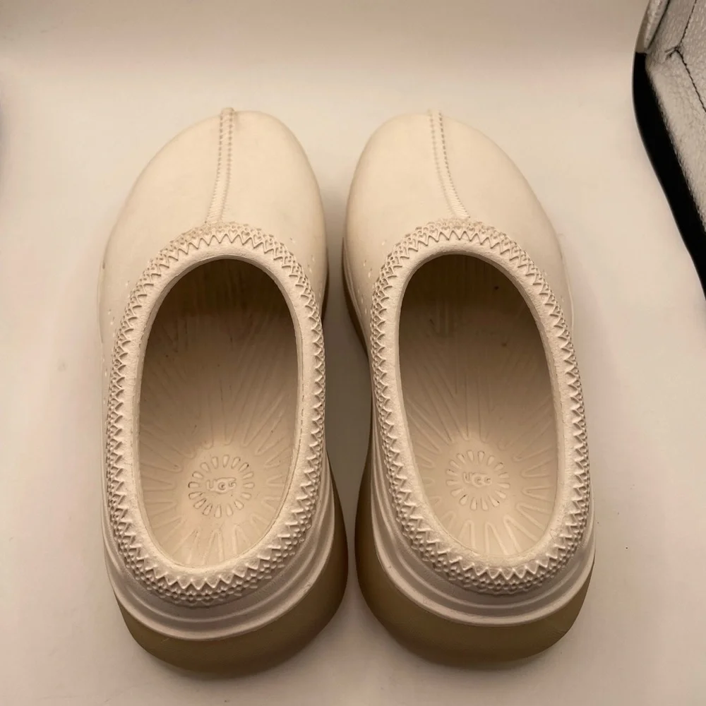 UGG Tamsan Sport girls white clogs size 10 toddler